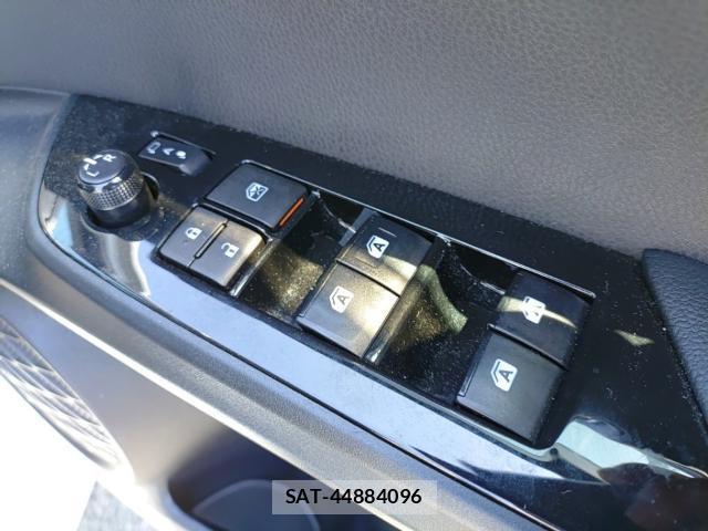 Toyota PRIUS 2017-07 8328361-13