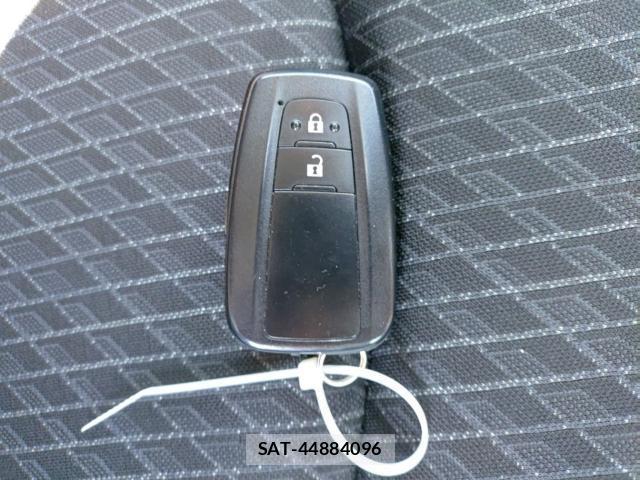 Toyota PRIUS 2017-07 8328361-14