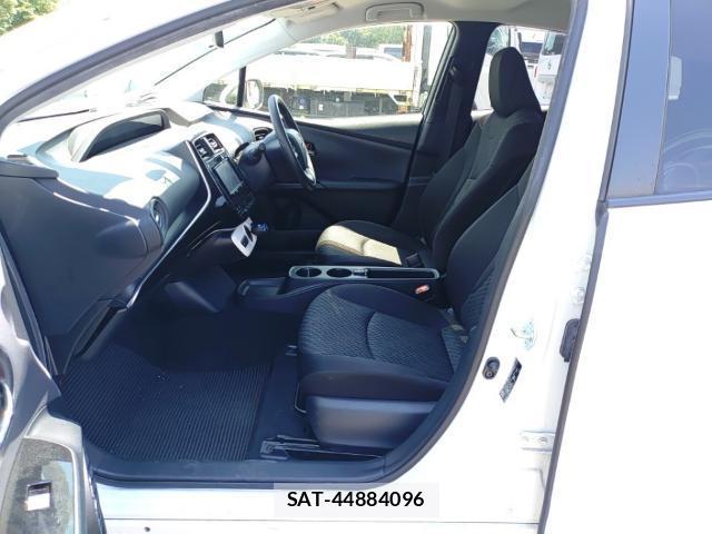 Toyota PRIUS 2017-07 8328361-15