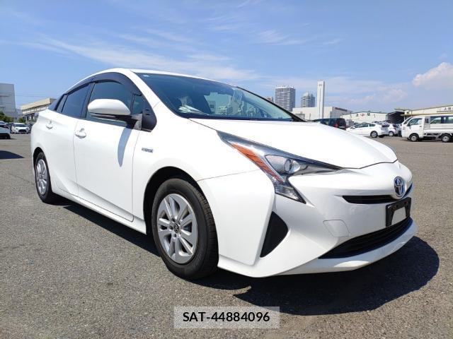 Toyota PRIUS 2017-07 8328361-3