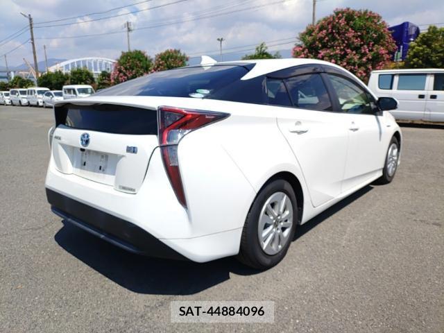 Toyota PRIUS 2017-07 8328361-4