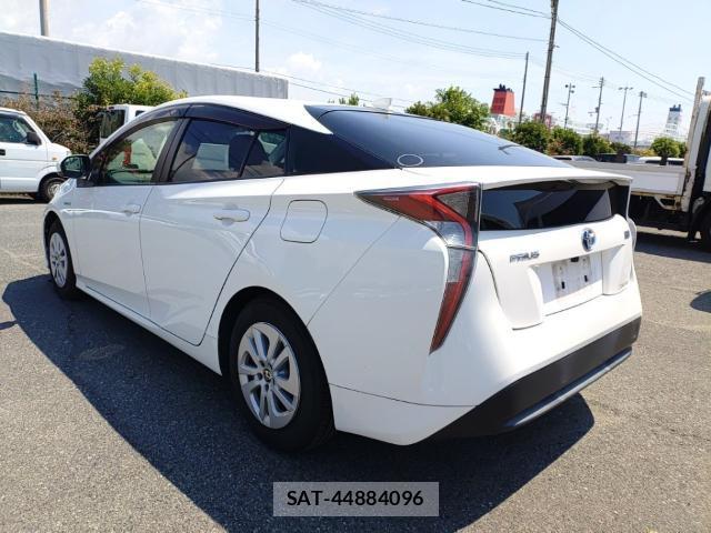 Toyota PRIUS 2017-07 8328361-5