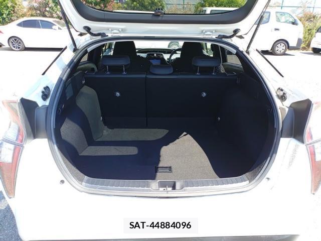 Toyota PRIUS 2017-07 8328361-7