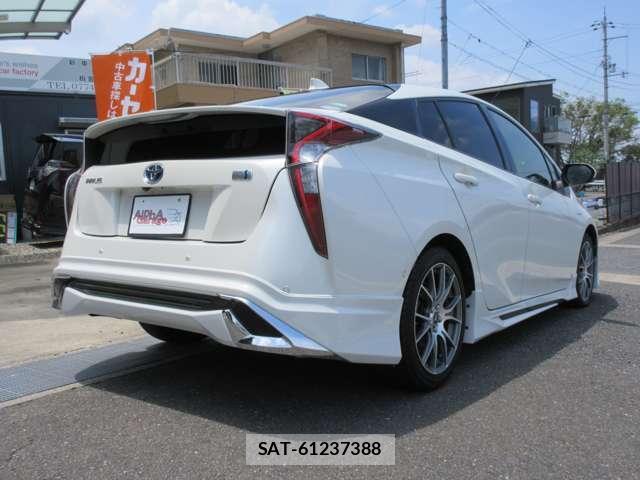 Toyota PRIUS 2017-11 8328725-1