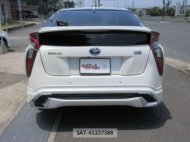 Toyota PRIUS 2017-11 8328725-10