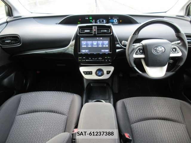 Toyota PRIUS 2017-11 8328725-2