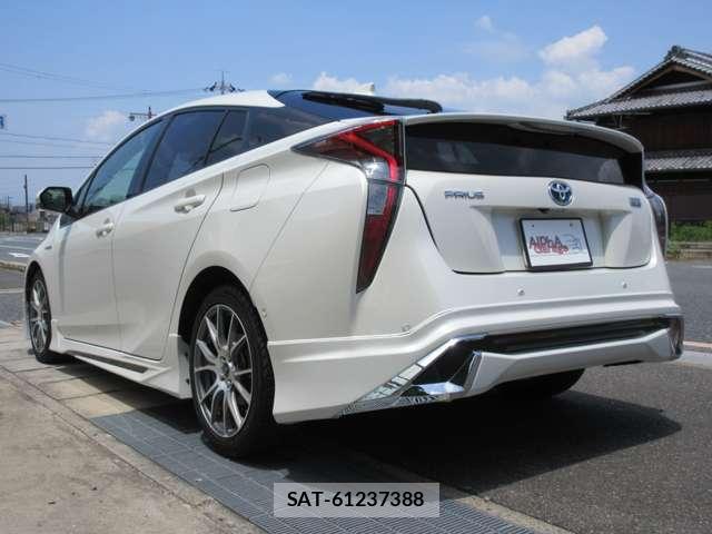 Toyota PRIUS 2017-11 8328725-9