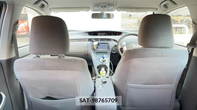 Toyota PRIUS 2010-04 8328848-12