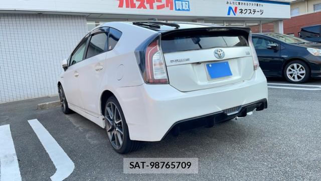 Toyota PRIUS 2010-04 8328848-13