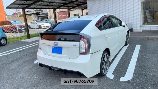 Toyota PRIUS 2010-04 8328848-2