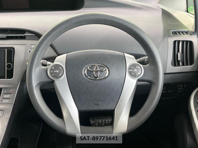 Toyota PRIUS 2012-11 8328876-10