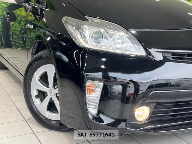 Toyota PRIUS 2012-11 8328876-11