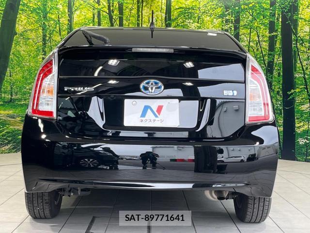 Toyota PRIUS 2012-11 8328876-14