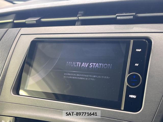 Toyota PRIUS 2012-11 8328876-2