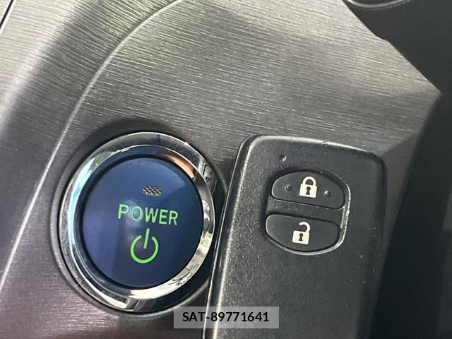 Toyota PRIUS 2012-11 8328876-5