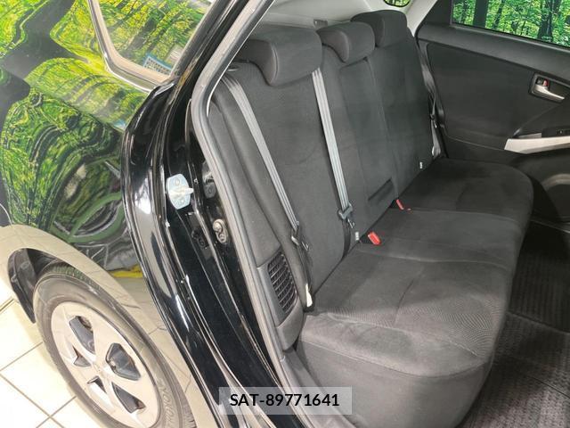Toyota PRIUS 2012-11 8328876-8