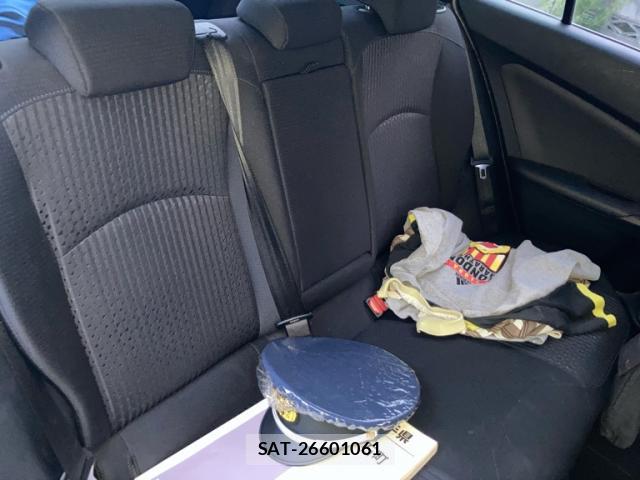 Toyota PRIUS 2017-11 8328893-17