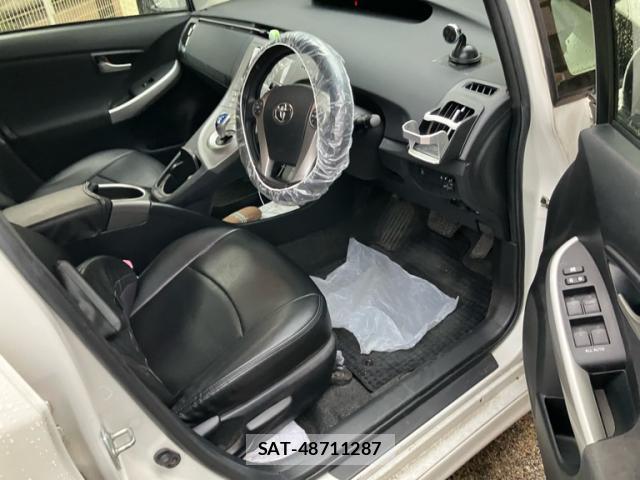 Toyota PRIUS 2013-09 8328904-1