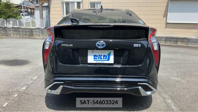 Toyota PRIUS 2016-08 8329261-1