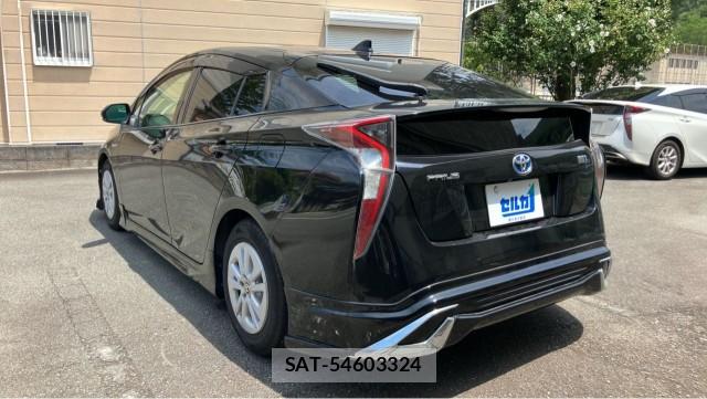 Toyota PRIUS 2016-08 8329261-13