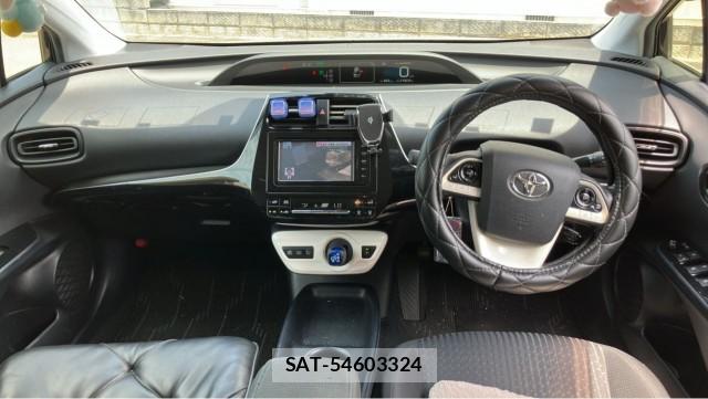 Toyota PRIUS 2016-08 8329261-2
