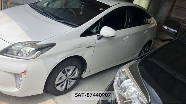 Toyota PRIUS 2015-02 8329306-10