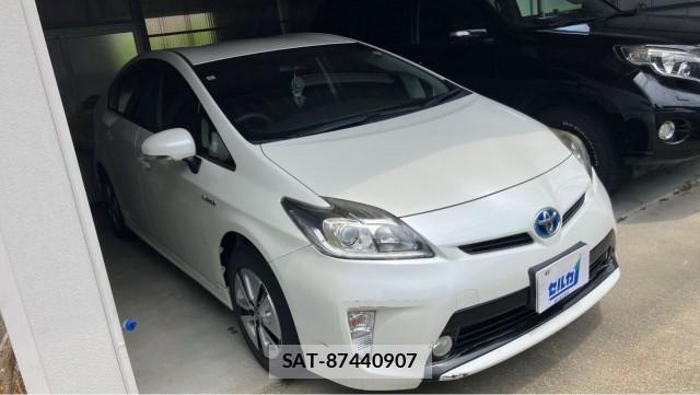 Toyota PRIUS 2015-02 8329306-11