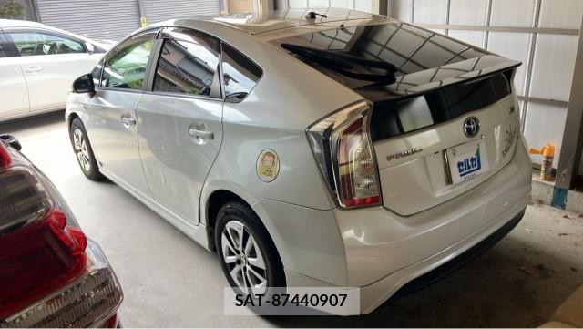 Toyota PRIUS 2015-02 8329306-13