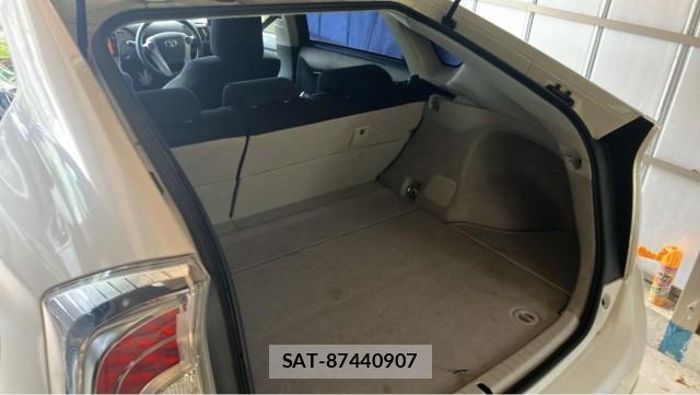 Toyota PRIUS 2015-02 8329306-17