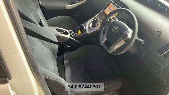 Toyota PRIUS 2015-02 8329306-5