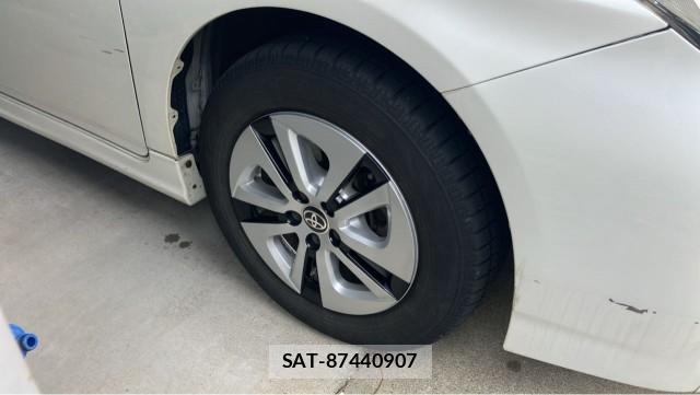 Toyota PRIUS 2015-02 8329306-8