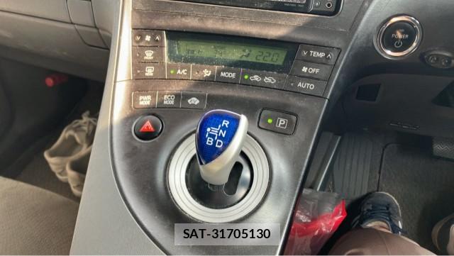 Toyota PRIUS 2010-11 8329321-14