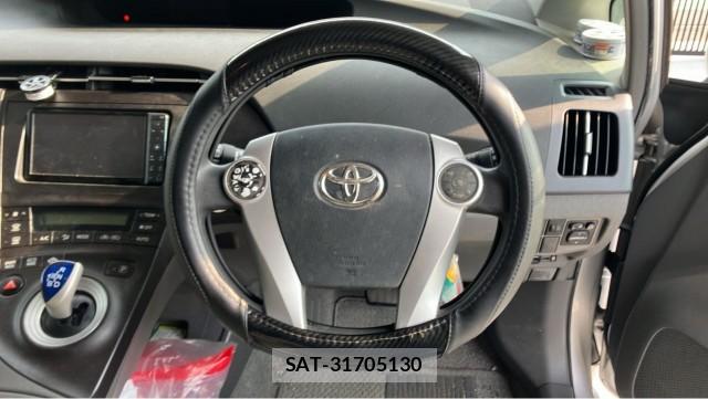 Toyota PRIUS 2010-11 8329321-16