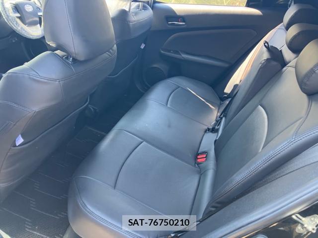 Toyota PRIUS 2016-10 8329399-17