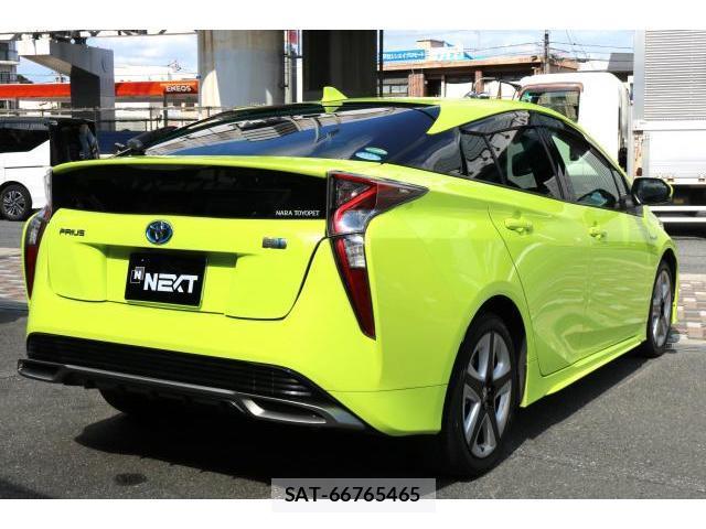 Toyota PRIUS 2015-12 8329461-1