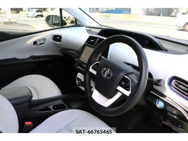 Toyota PRIUS 2015-12 8329461-2