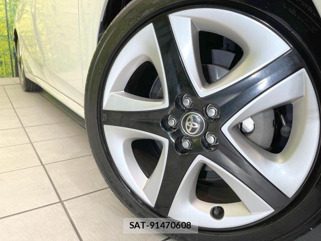 Toyota PRIUS 2017-04 8329470-12