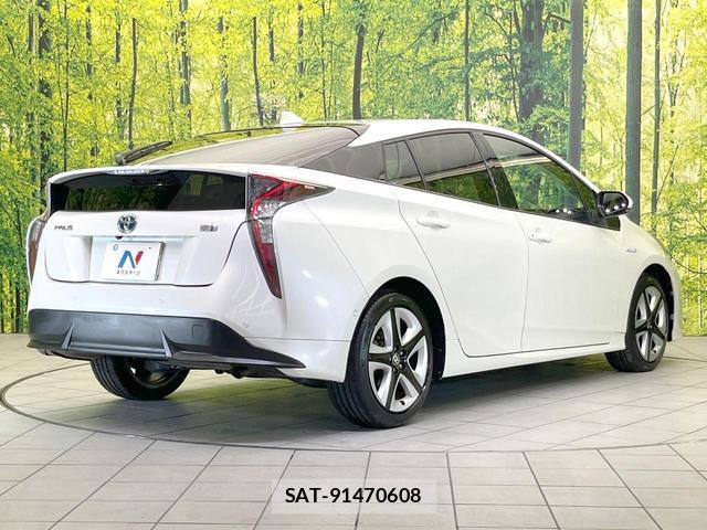 Toyota PRIUS 2017-04 8329470-16