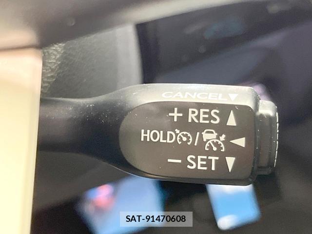 Toyota PRIUS 2017-04 8329470-4