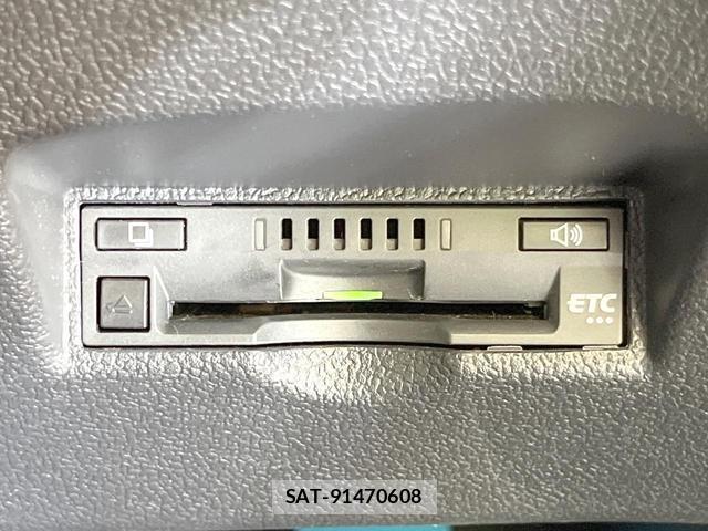 Toyota PRIUS 2017-04 8329470-6