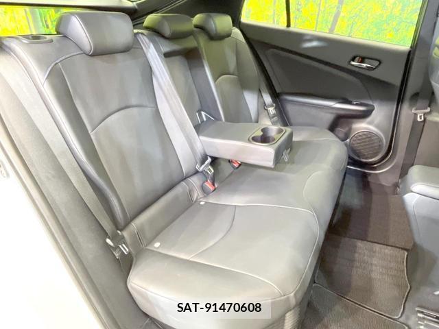 Toyota PRIUS 2017-04 8329470-8