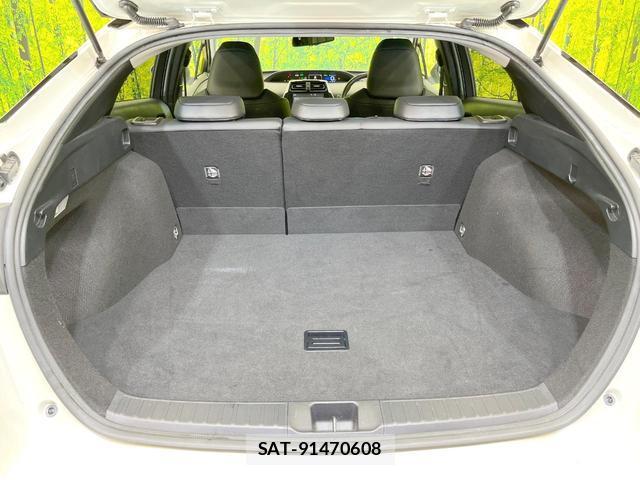 Toyota PRIUS 2017-04 8329470-9