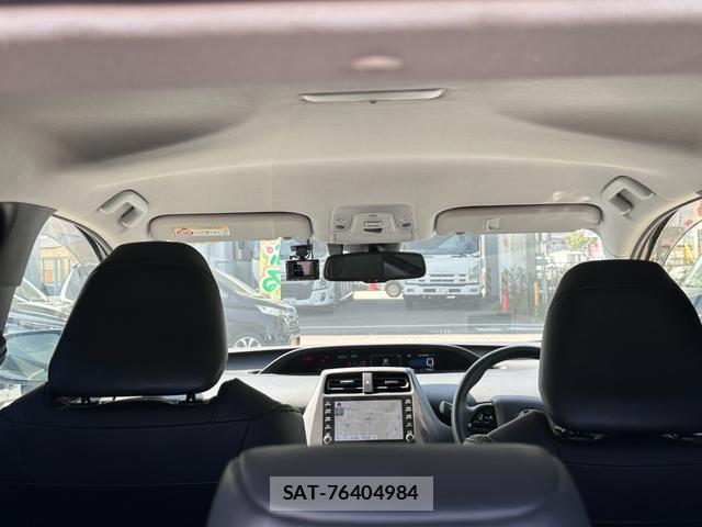 Toyota PRIUS 2022-11 8329652-11