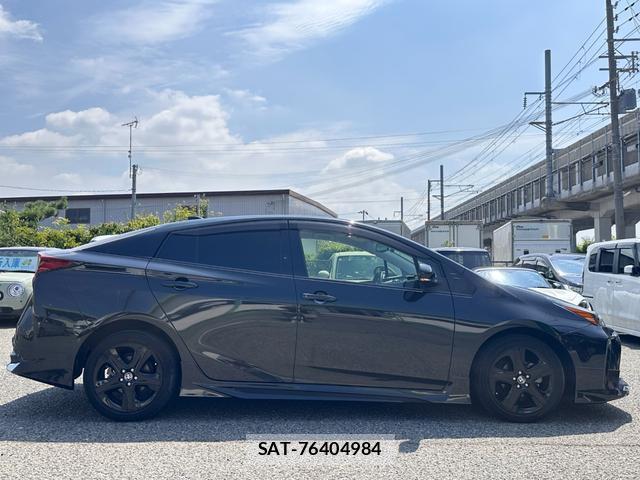 Toyota PRIUS 2022-11 8329652-3