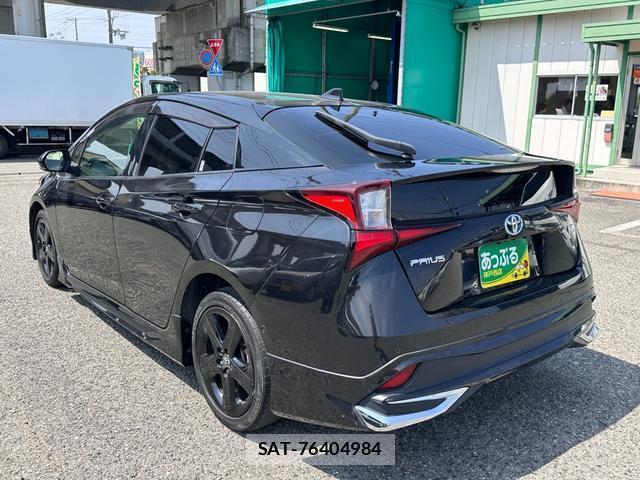 Toyota PRIUS 2022-11 8329652-8