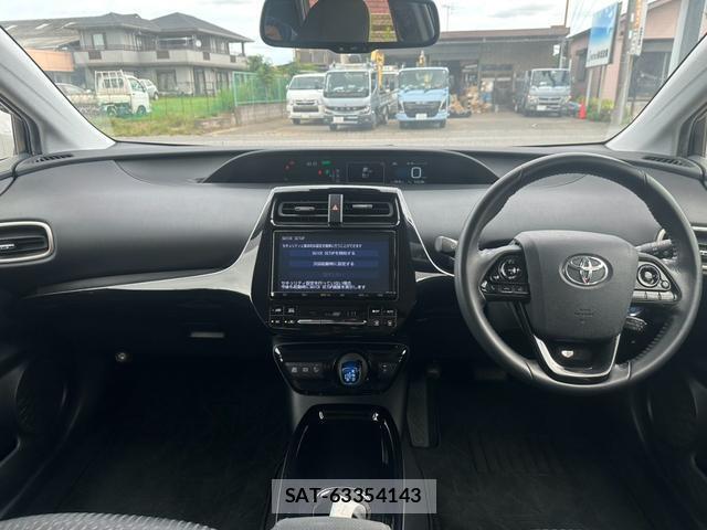 Toyota PRIUS 2018-11 8329713-1