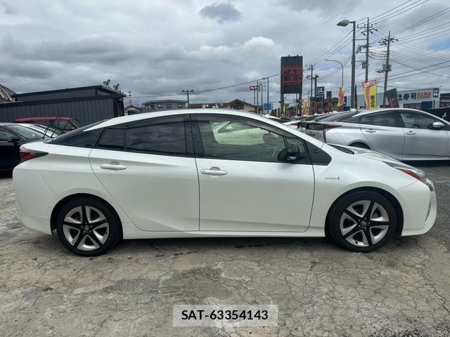 Toyota PRIUS 2018-11 8329713-14