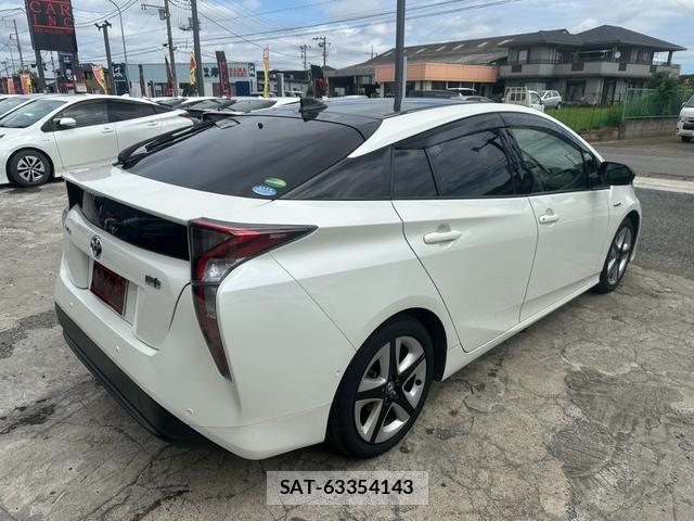 Toyota PRIUS 2018-11 8329713-15