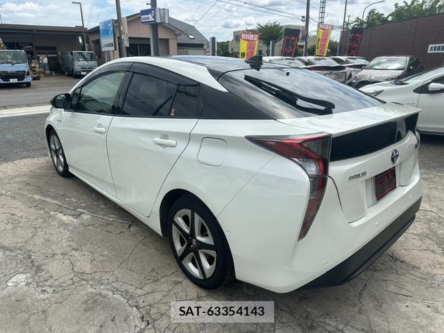 Toyota PRIUS 2018-11 8329713-17