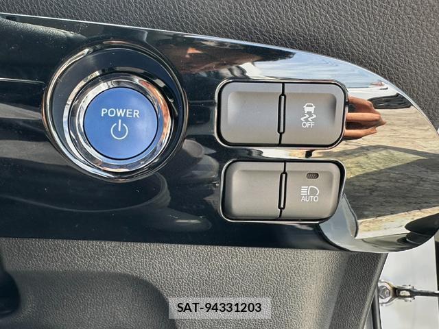 Toyota PRIUS 2016-03 8329717-12